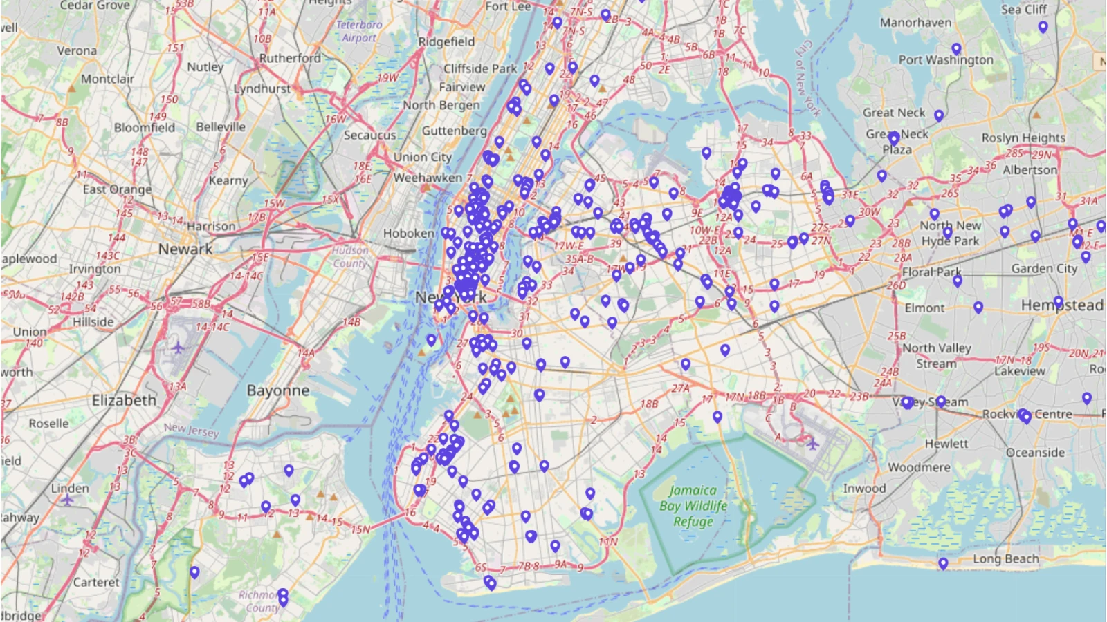 2025年纽约茶饮门店分布图，紫色点位显示纽约市、布鲁克林、皇后区、法拉盛等地区的茶饮店高度集中，长岛与新泽西部分区域也有一定分布。