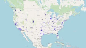 美国 Panda Express 门店分布地图(2026 年 1 月):地图以紫色点位呈现 Panda Express 在全美的餐厅布局,总体集中在加州、德州和佛州等高人口州,其中加州门店占比达 24.40%。西海岸与西南部形成全国最高密度区域,向中西部与东南部持续扩展,而东北部与部分内陆州相对稀疏,体现出 Panda Express 在美国的区域扩张路径与市场重心。