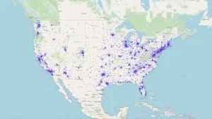 2026 年 1 月美国星巴克(Starbucks)门店分布地图:以紫色点位展示全美 17,007 家星巴克的地理分布,门店在加州(CA)、德州(TX)、佛州(FL)、纽约州(NY)、伊利诺伊州(IL)等人口与商业密集州最集中。西海岸沿海城市与大都会区呈高密度聚集,中西部与东部形成连续咖啡消费带,而山区与低人口州则呈稀疏点状分布,清晰展示星巴克在美国的城市布局与区域差异。