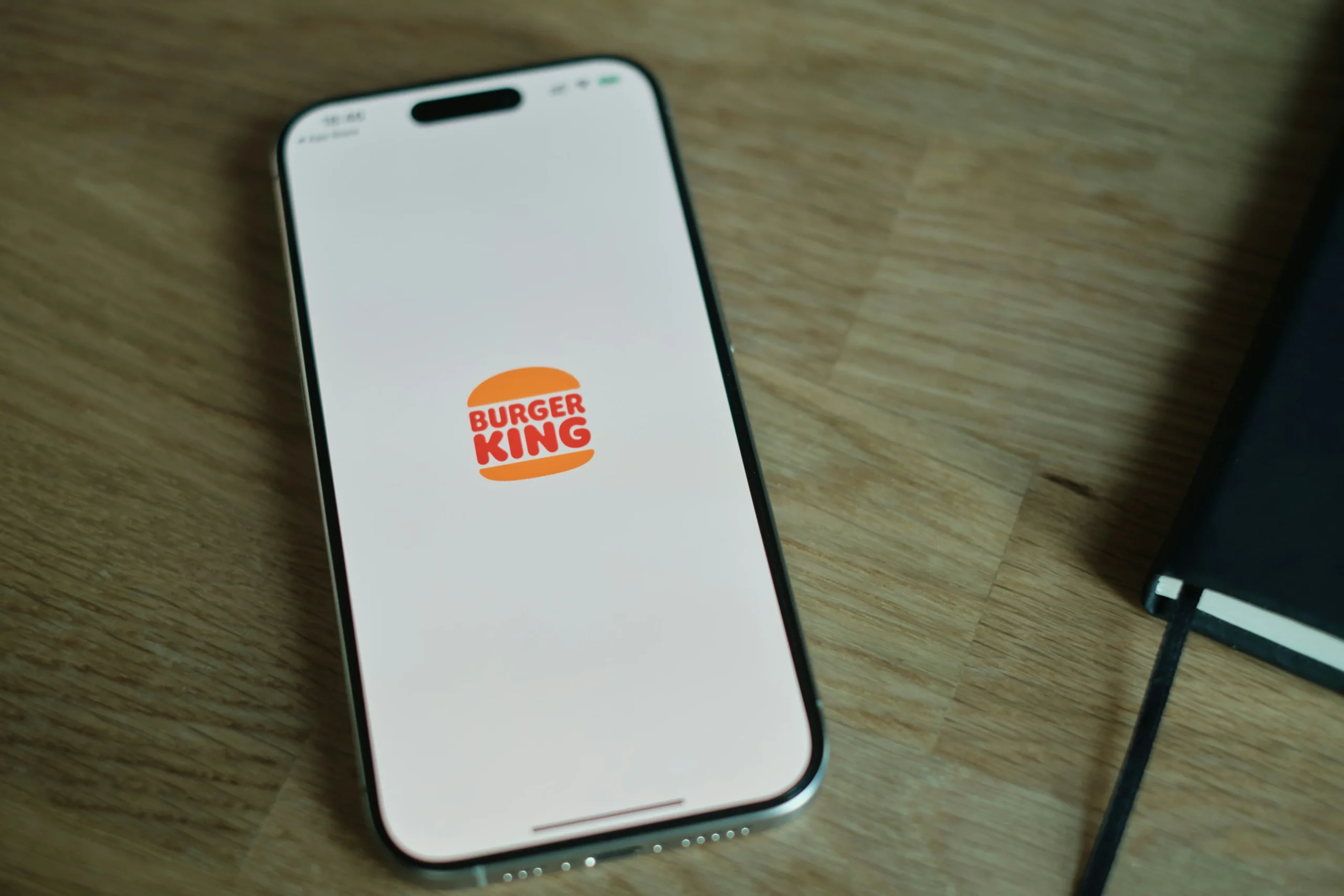 Burger King手机应用,展示品牌数字化运营和会员体系建设