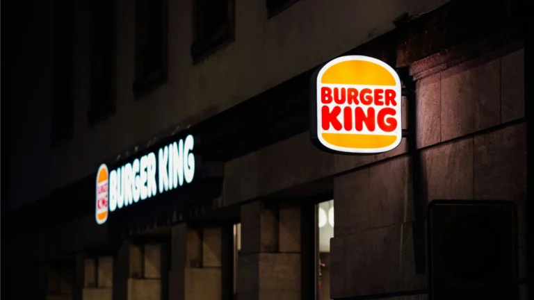 Burger King门店外景,品牌重回美国第二大汉堡连锁,引发行业竞争格局变化